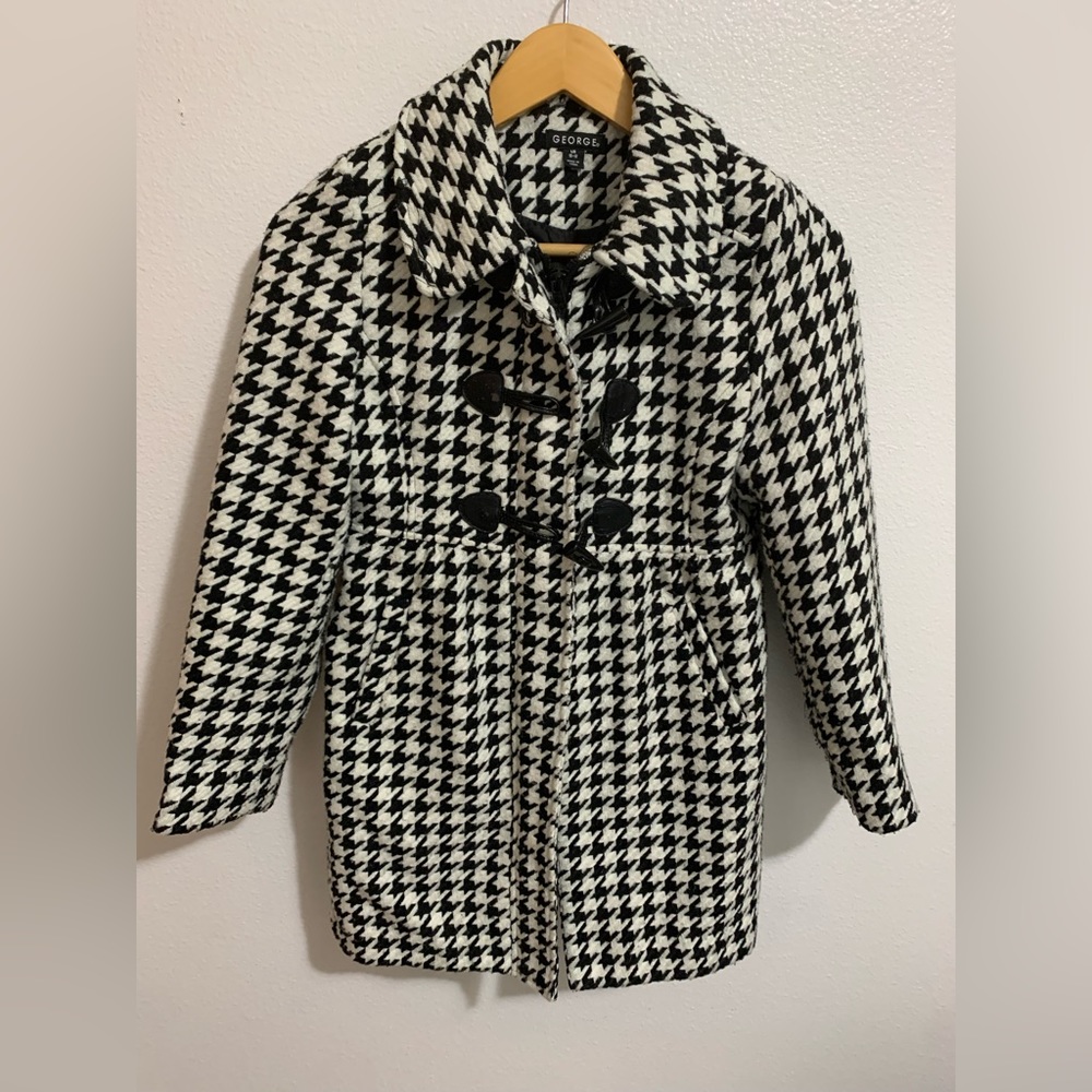 Girls Houndstooth jacket with zipper and toggle closure size 10-12